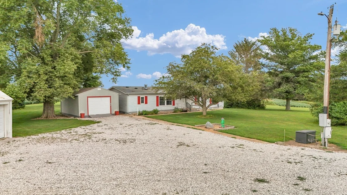 Photo of 425 County Road 1575 E