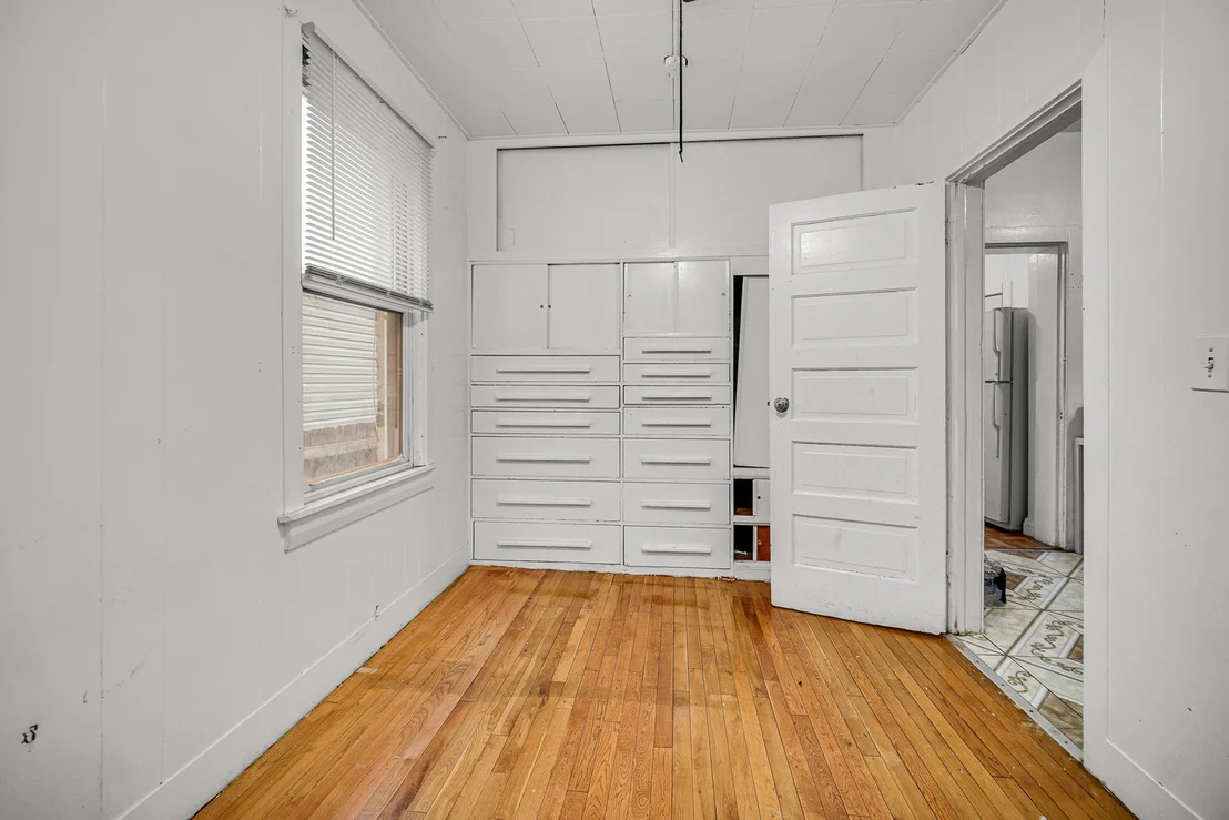 Photo of 924 N PULASKI Avenue