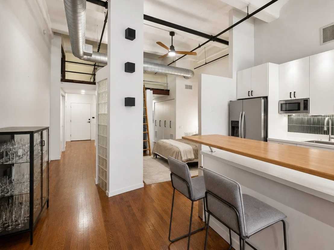 Photo of Unit 216 at 1000 W WASHINGTON Boulevard