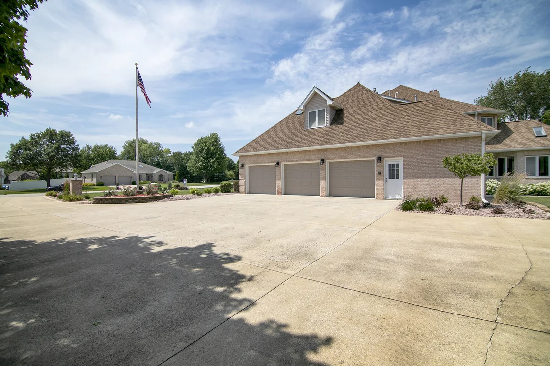 Photo of 284 Barrington Lane