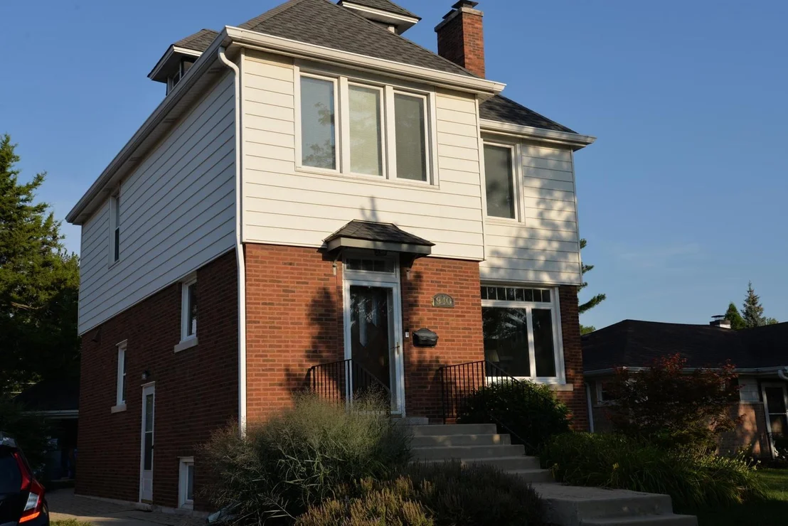 Photo of 940 W Grant Drive