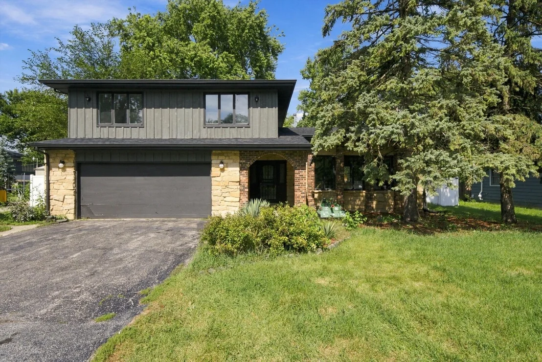 Photo of 2437 Grape Street