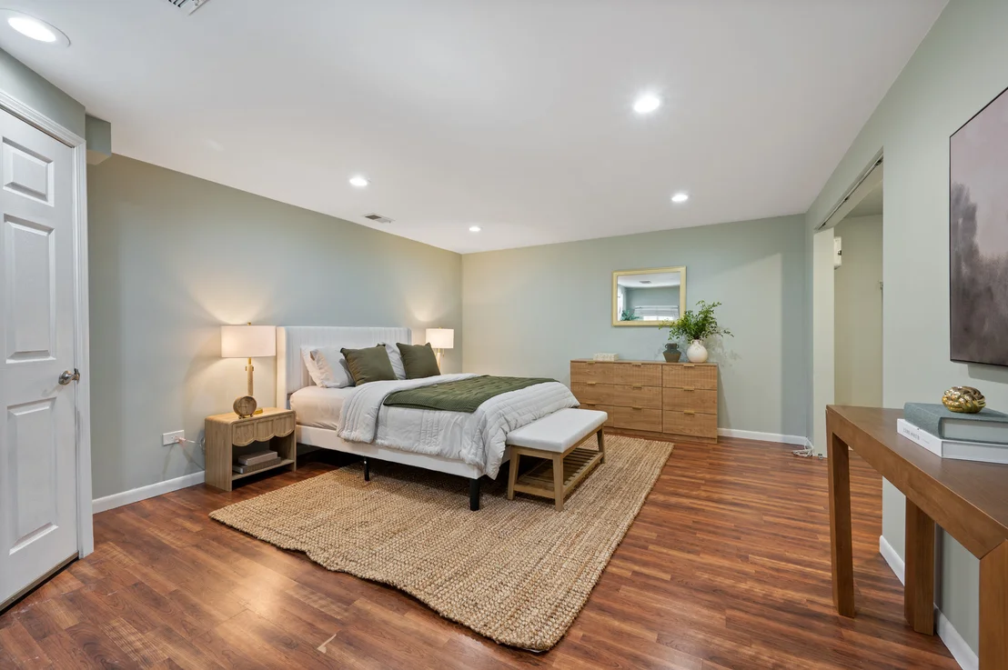 Photo of 1041 Forest Avenue