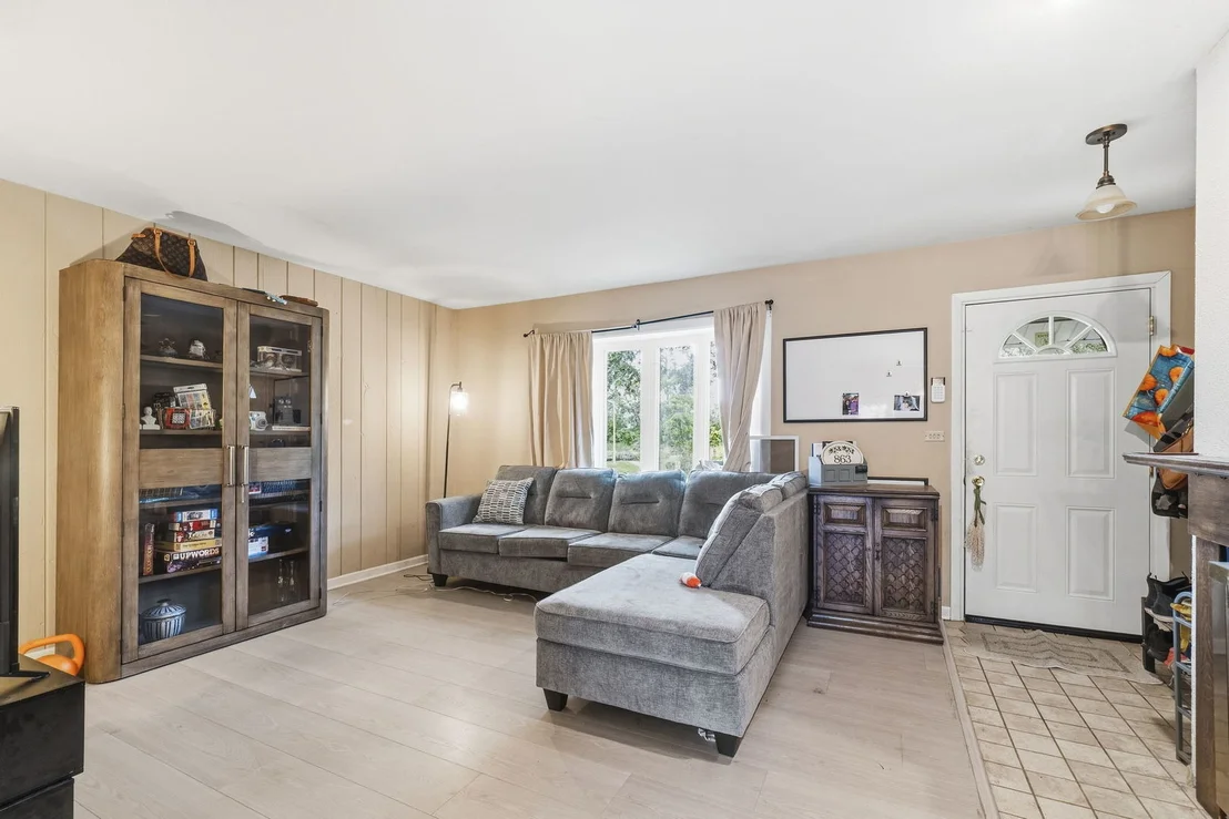 Photo of 863 Poplar Lane