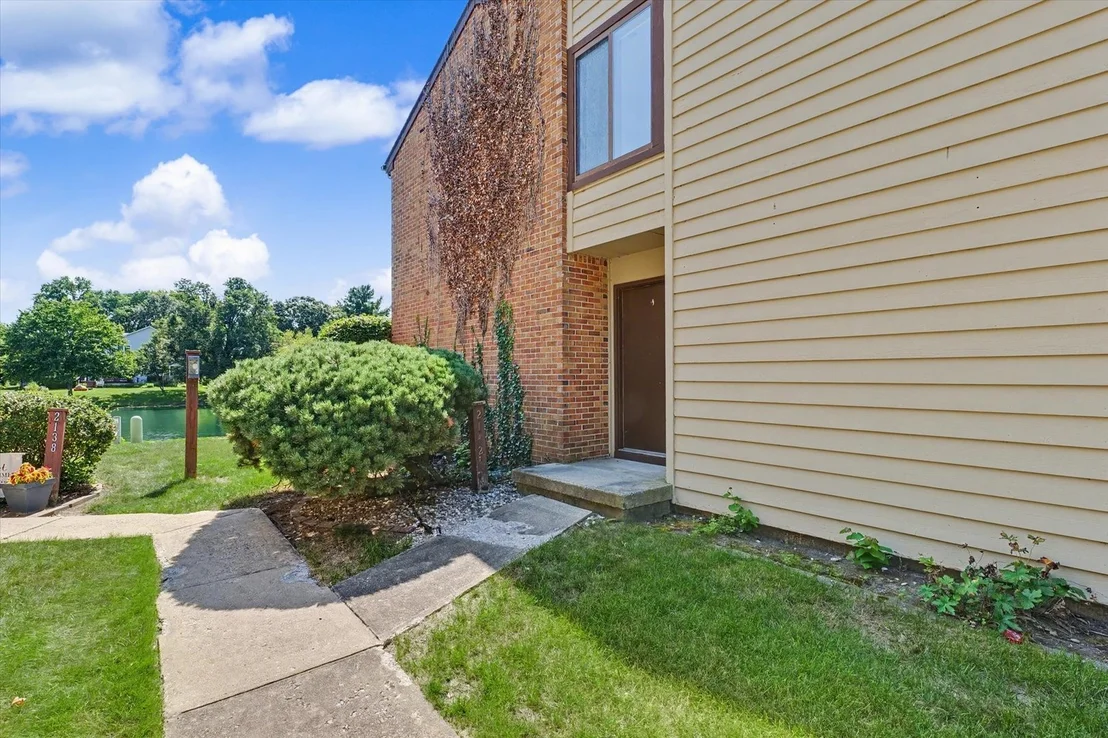 Photo of Unit 2142 at 2142 Harbortown Circle