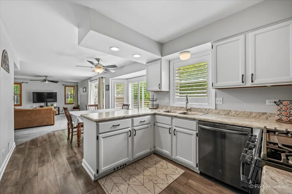 Photo of 658 WAINSFORD Drive