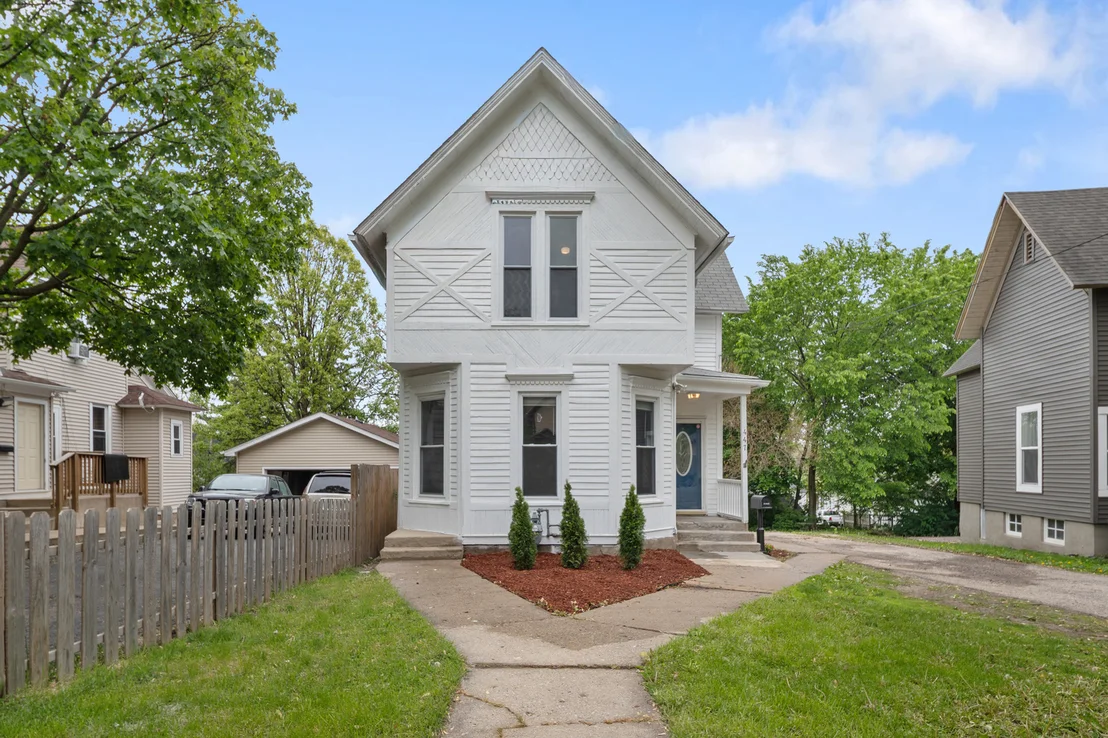 Photo of 447 Ashland Avenue
