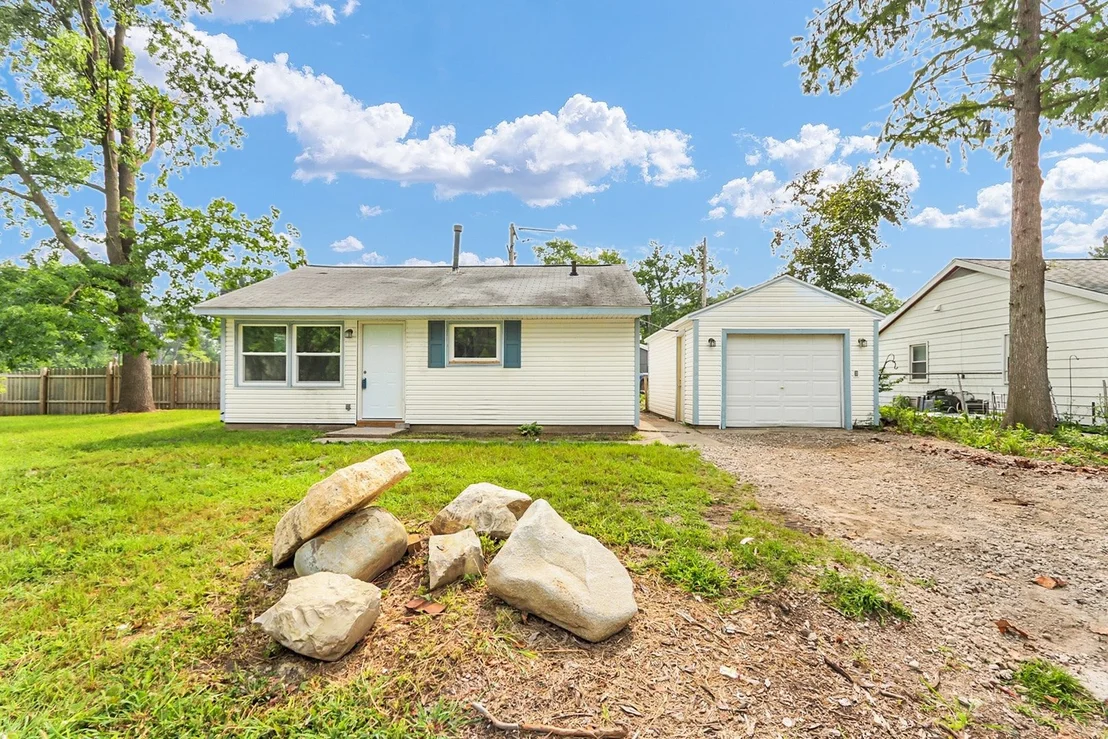Photo of 1408 Hedge Road