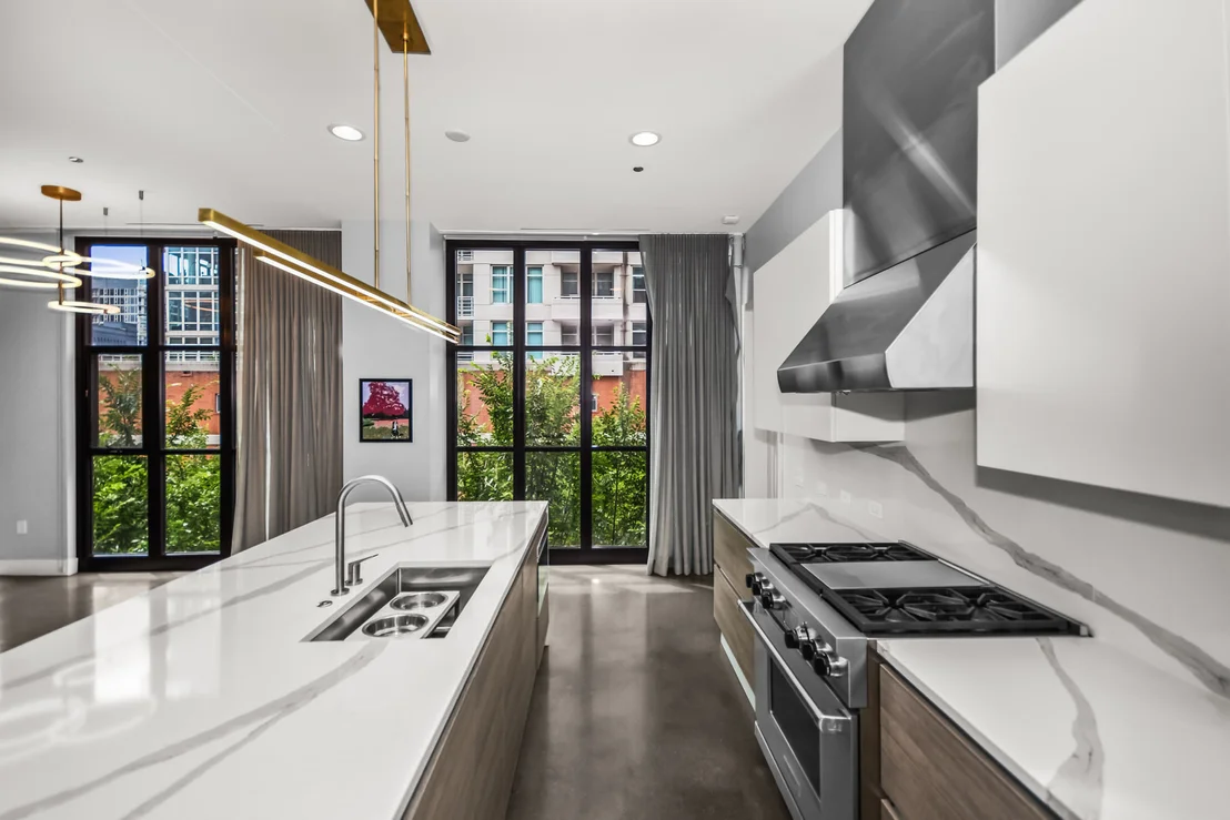 Photo of Unit 301 at 900 W Washington Boulevard