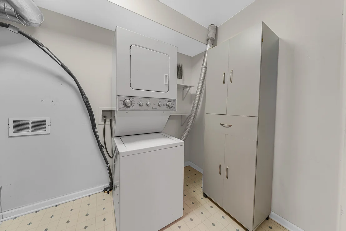 Photo of Unit D at 602 Devonshire Court