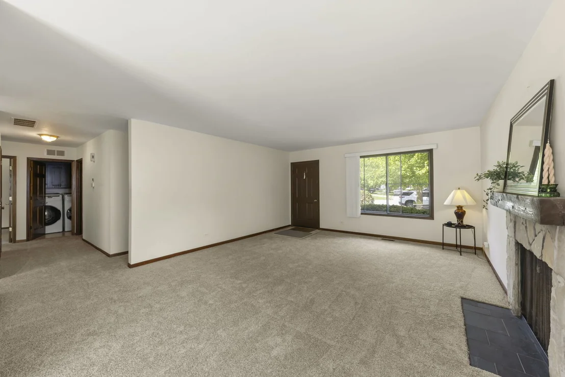 Photo of 2S640 Continental Drive