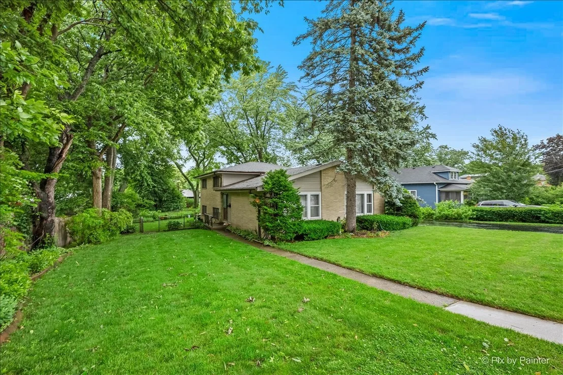Photo of 2530 Old Glenview Road