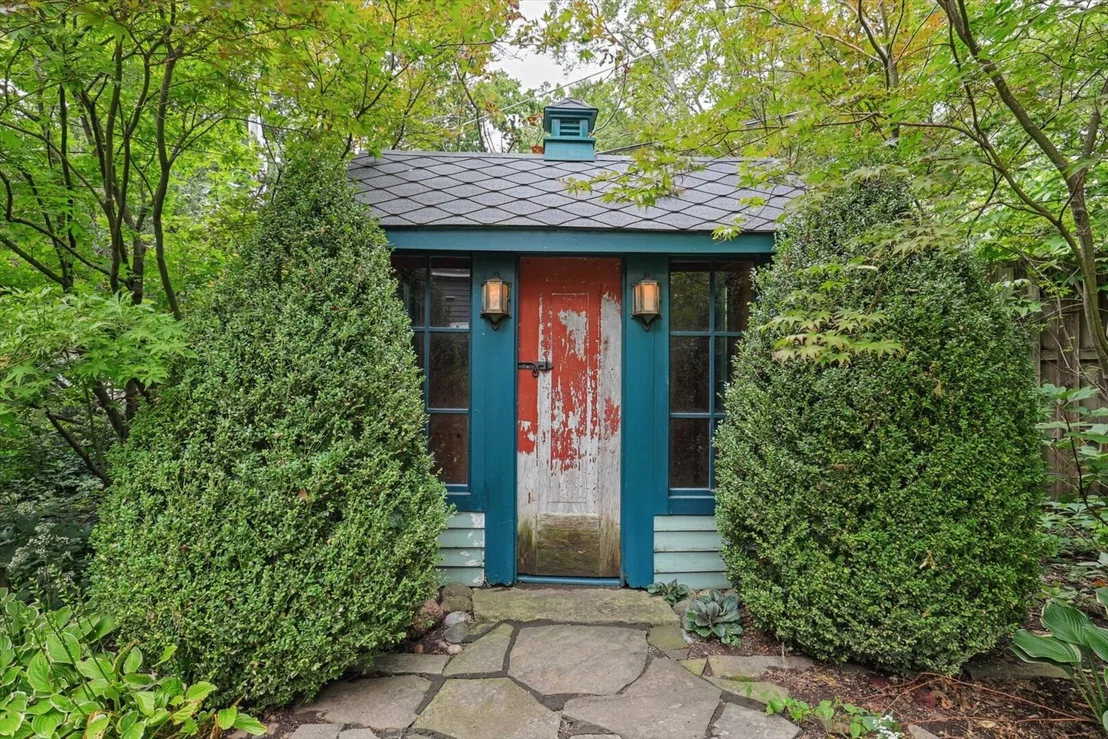 Photo of 802 La Sell Drive