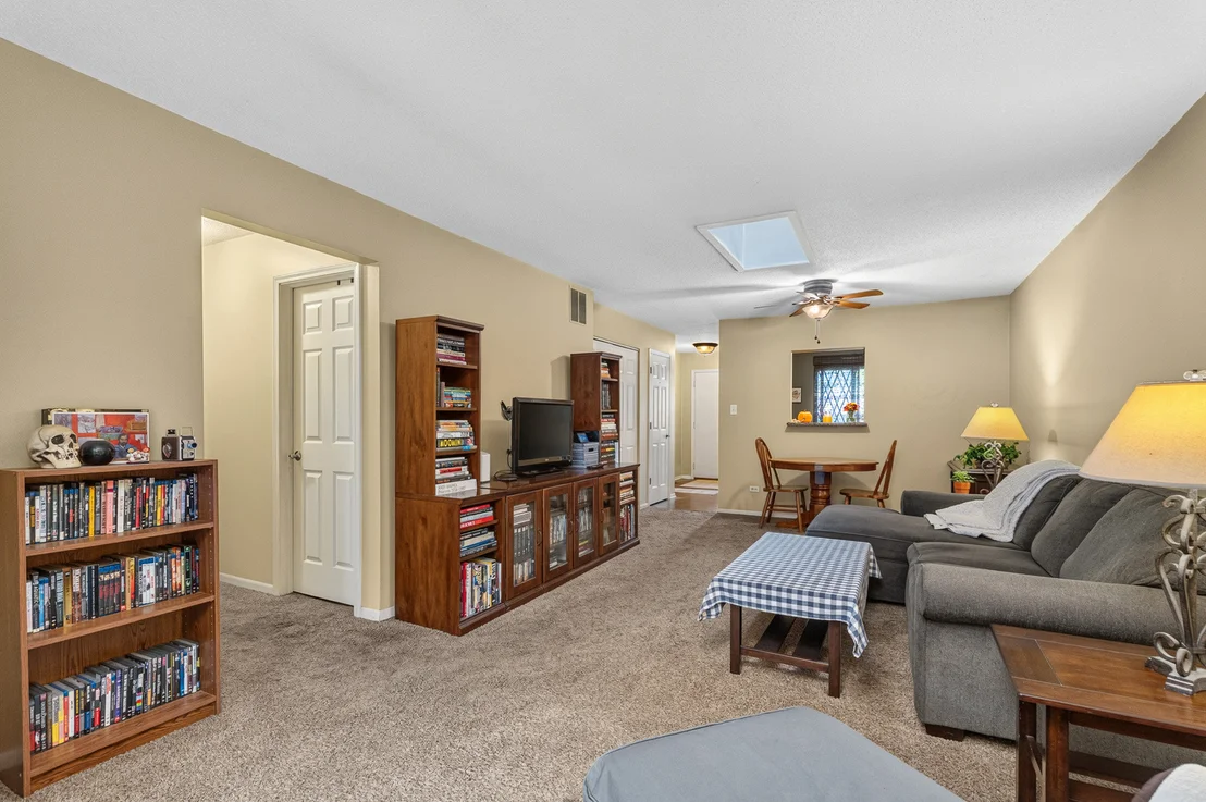 Photo of Unit 0 at 818 Shagbark Road
