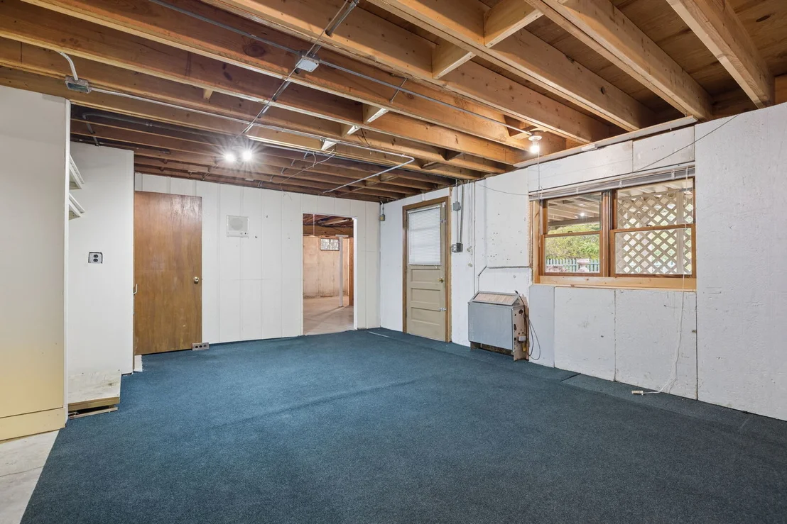 Photo of 1005 Valley Lane
