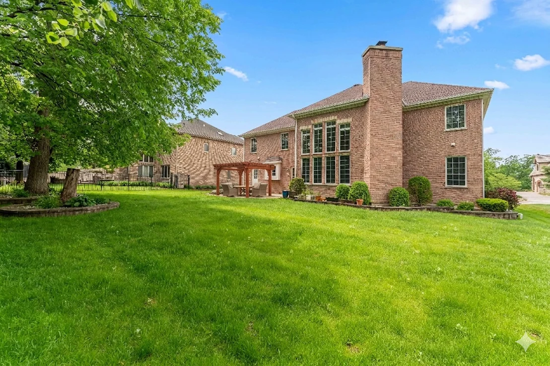 Photo of 281 N Forest Drive