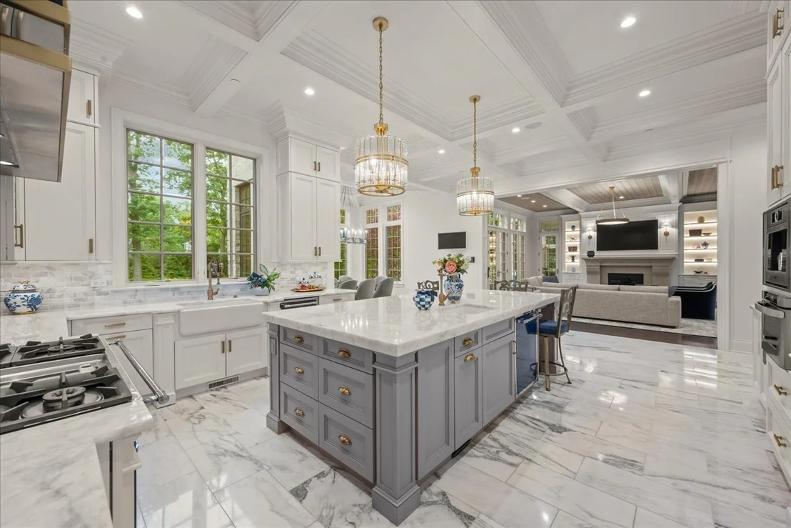 Photo of 677 Sheridan Road