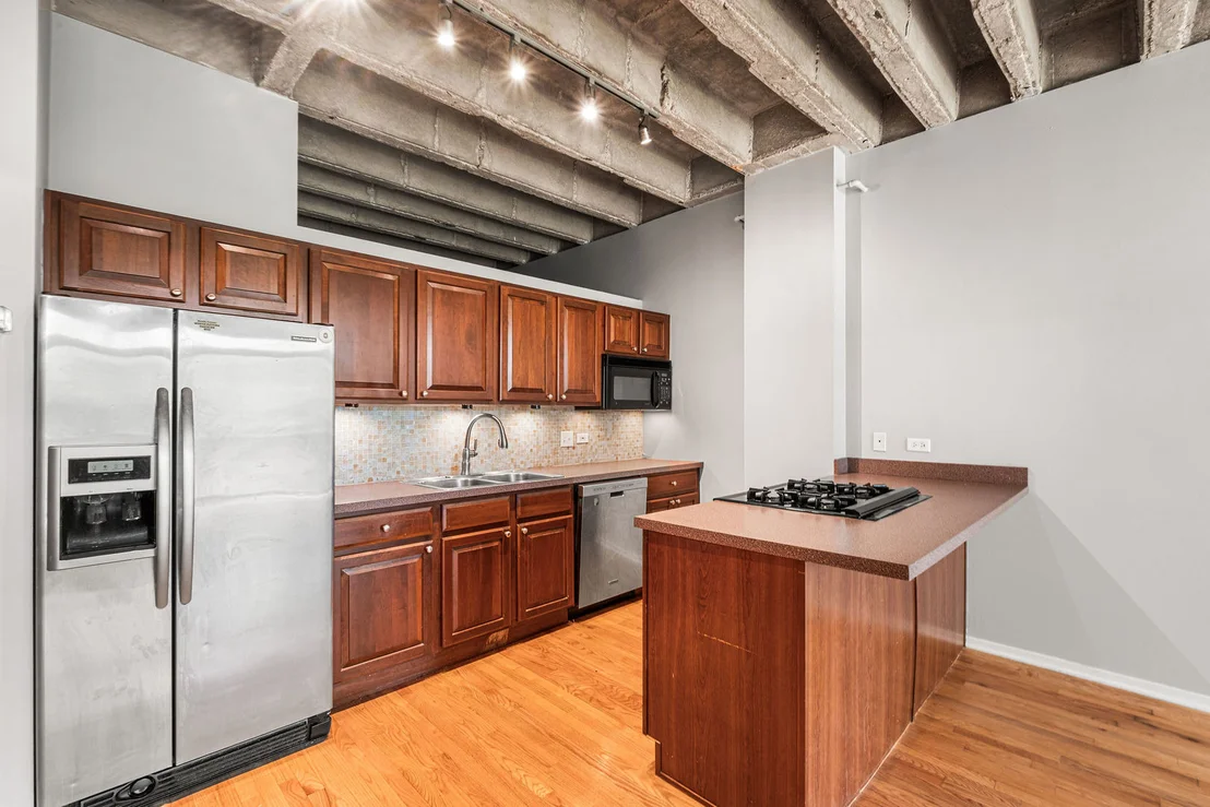 Photo of Unit 110 at 811 S Lytle Street