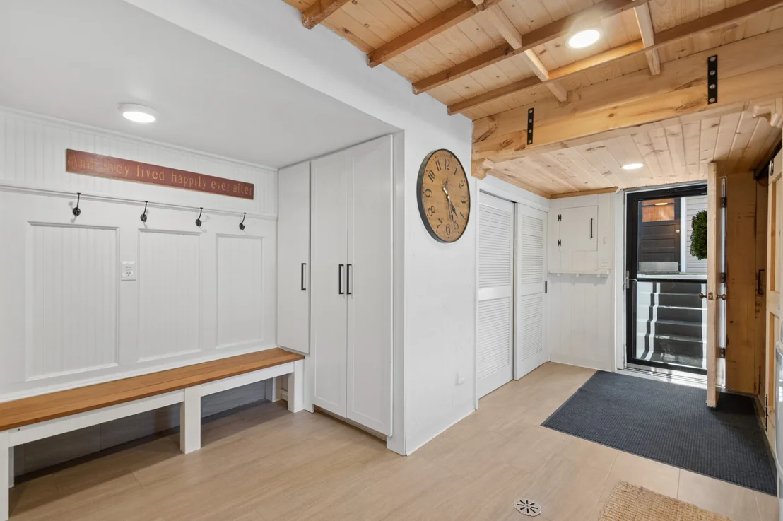 Photo of 576 Bedford Lane