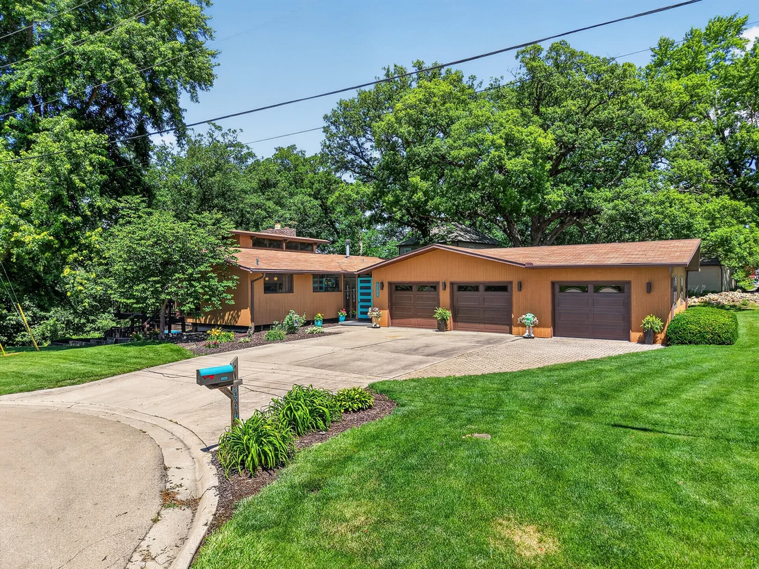 Photo of 2390 Circle Drive