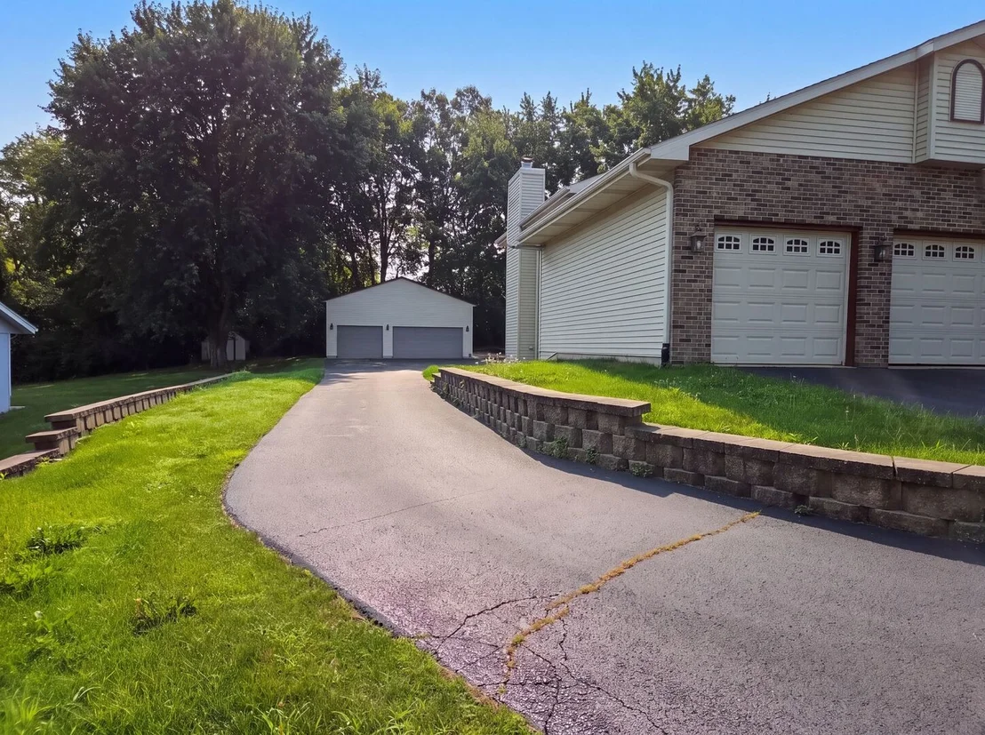 Photo of 1503 Featherstone Road