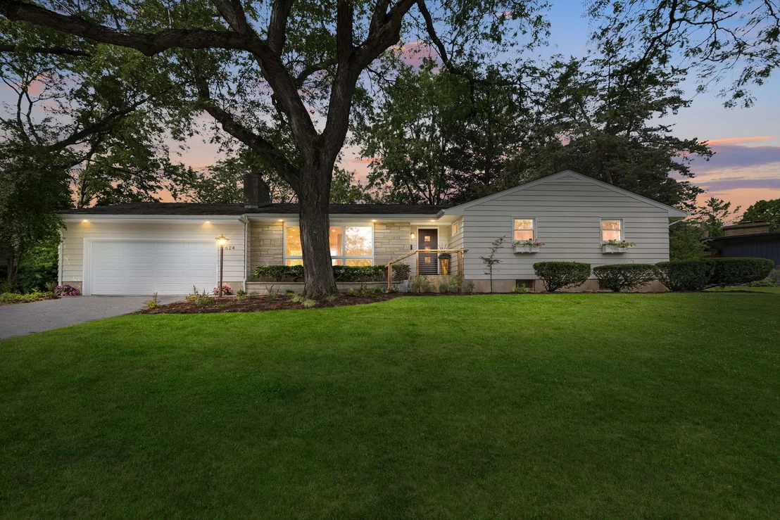 Photo of 624 Willow Lane