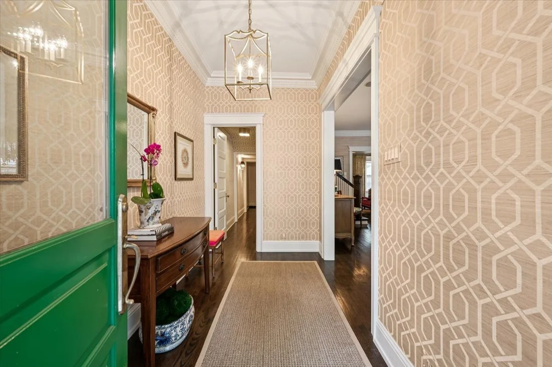 Photo of 837 W Junior Terrace