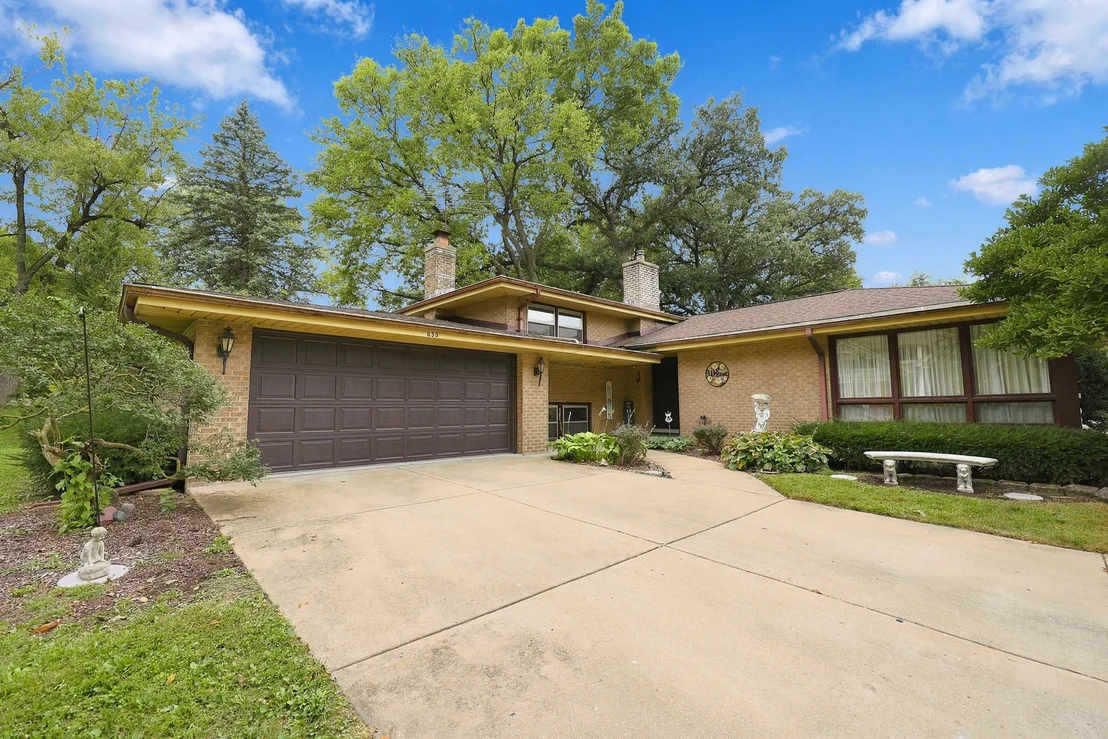 Photo of 853 Edgewater Drive