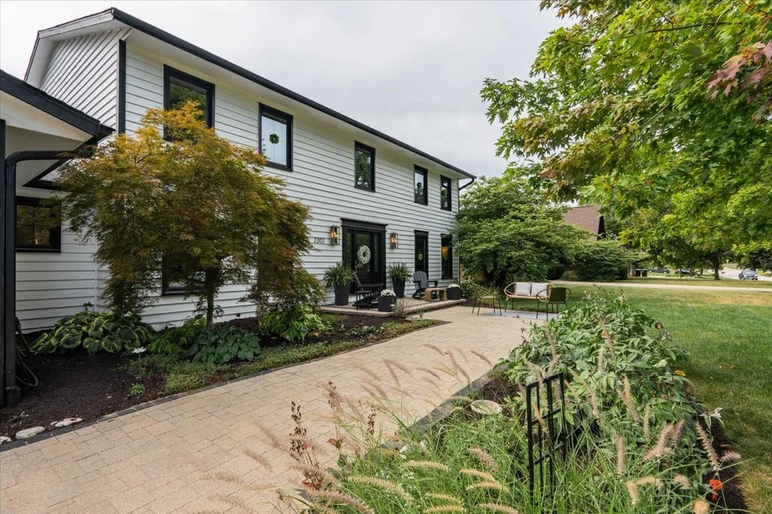 Photo of 2202 Hedgewood Drive