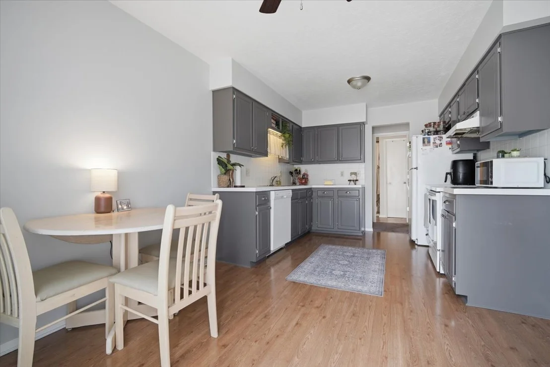 Photo of Unit B at 1546 Hunt Drive