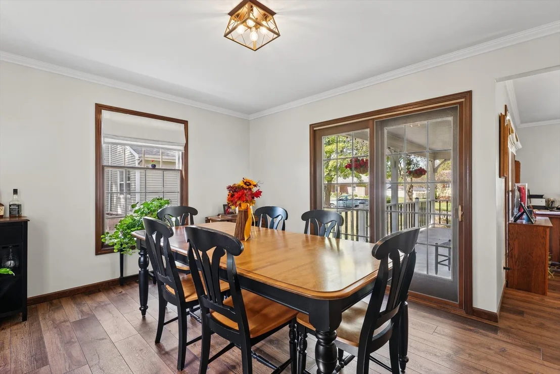 Photo of 703 Surrey Road