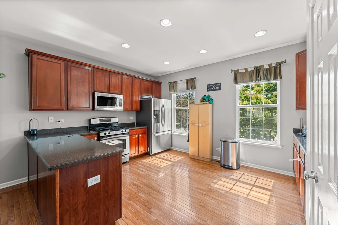 Photo of Unit 976 at 758 Lambert Lane