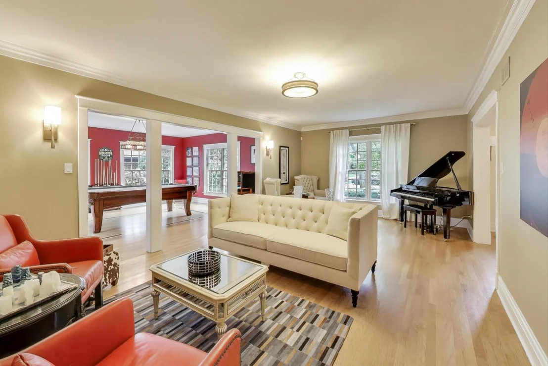 Photo of 547 JACKSON Avenue