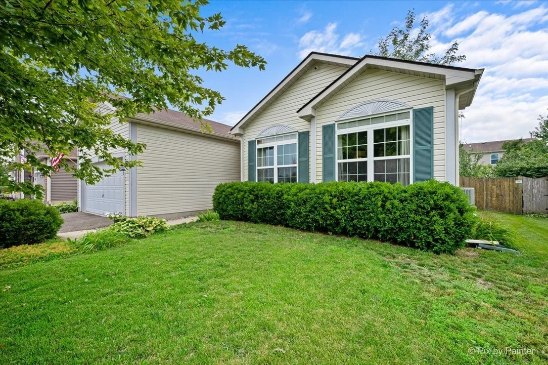 Photo of 752 Prairie Pond Circle
