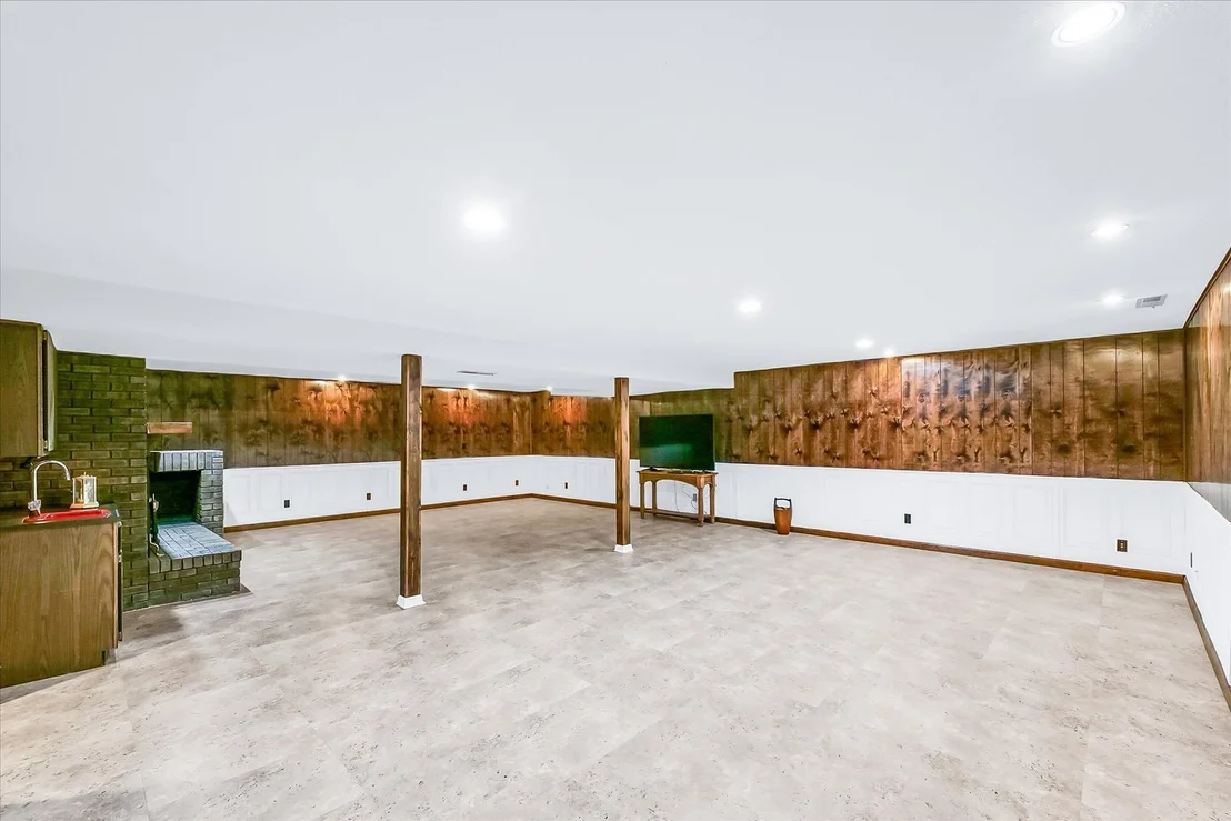Photo of 4111 Farhills Drive