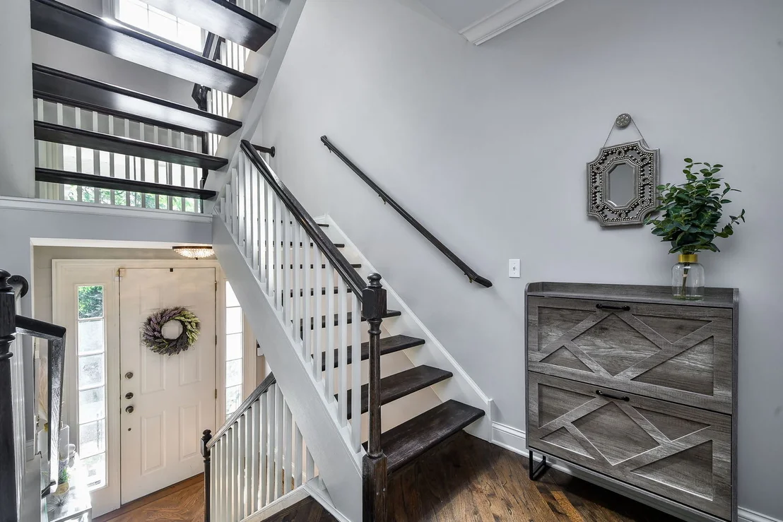 Photo of 834 Shandrew Drive