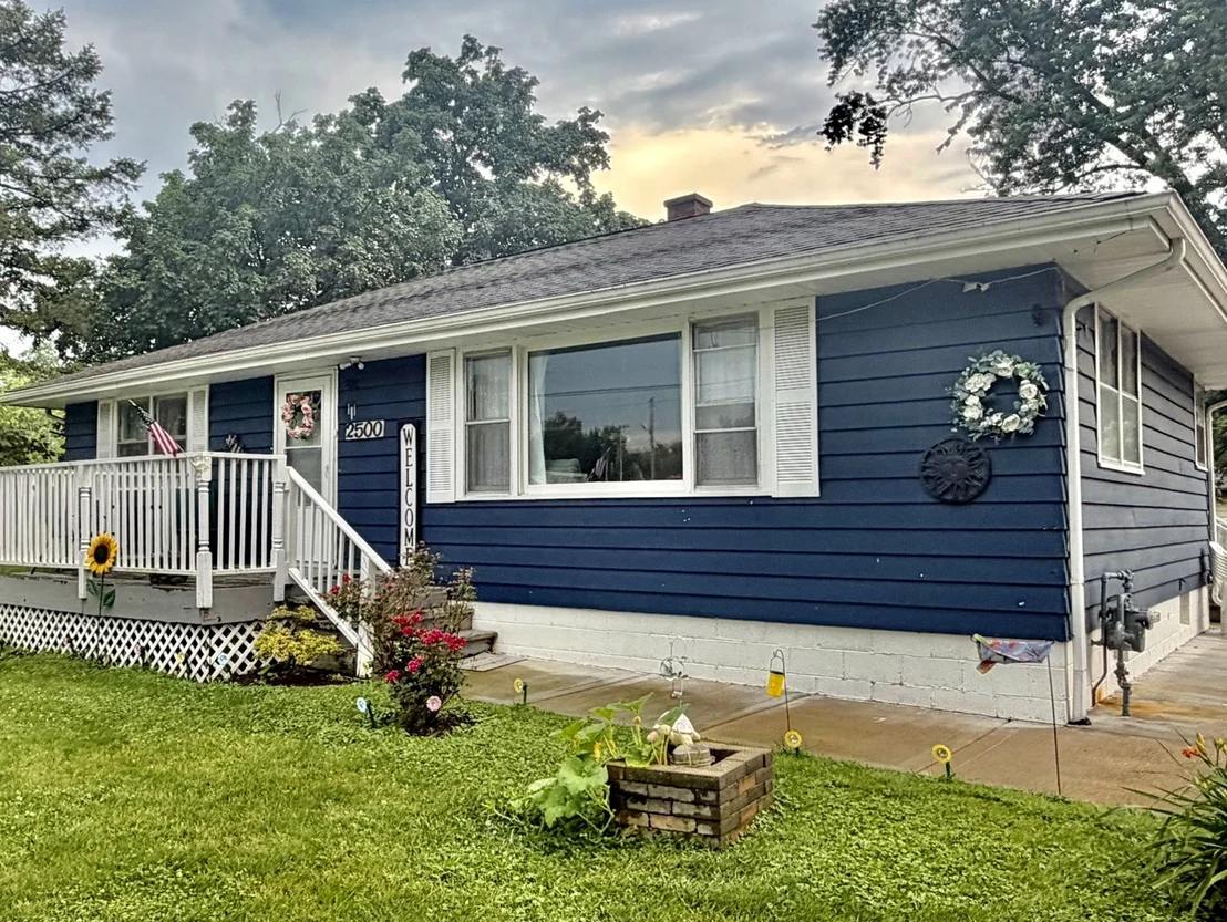 Photo of 2500 Golfview Street