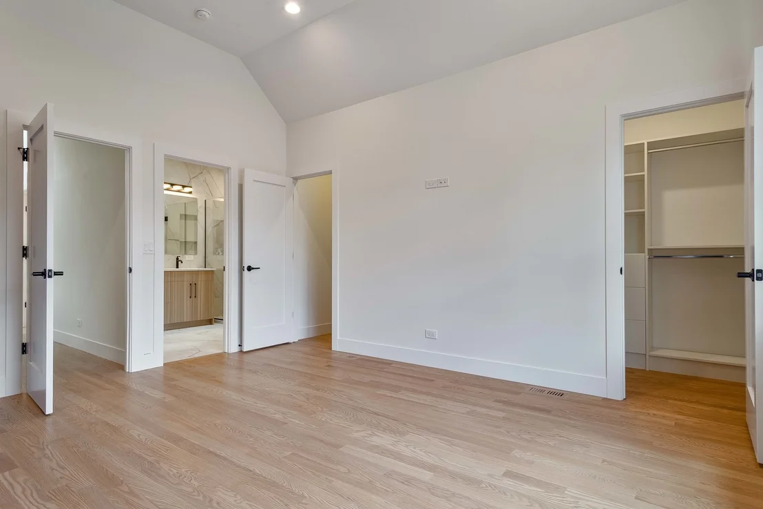 Photo of 5000 W Argyle Street