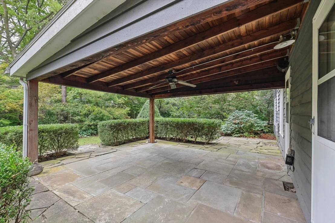 Photo of 802 La Sell Drive