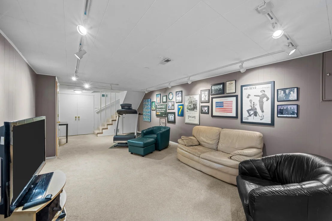 Photo of 3142 Hemlock Lane