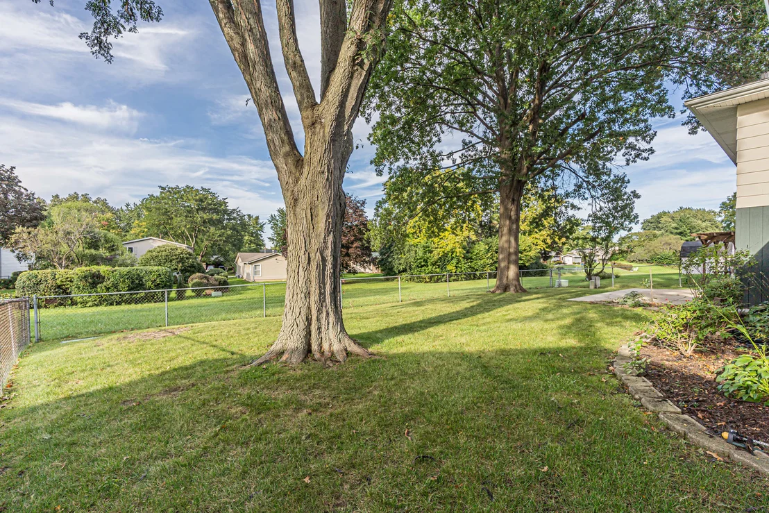 Photo of 864 PINEHURST Lane
