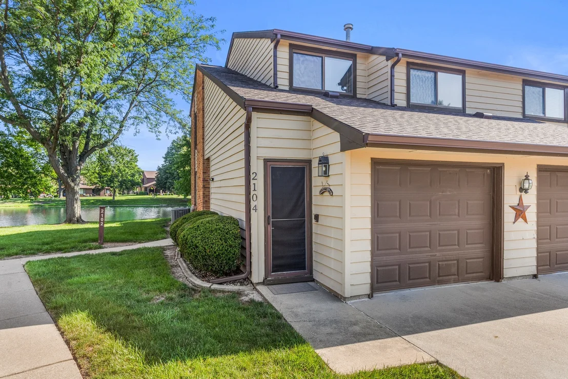 Photo of Unit 2104 at 2104 Harbortown Circle