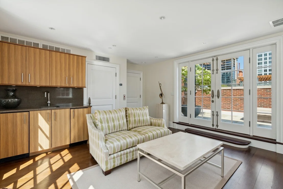 Photo of 446 W Huron Street