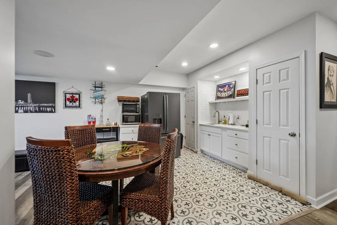 Photo of 772 E Lindsey Lane