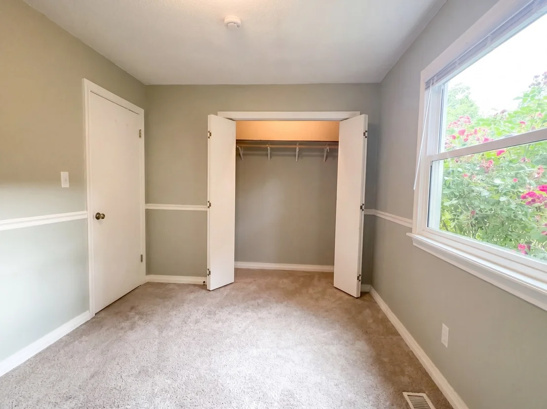 Photo of 1901 Summit Drive SE