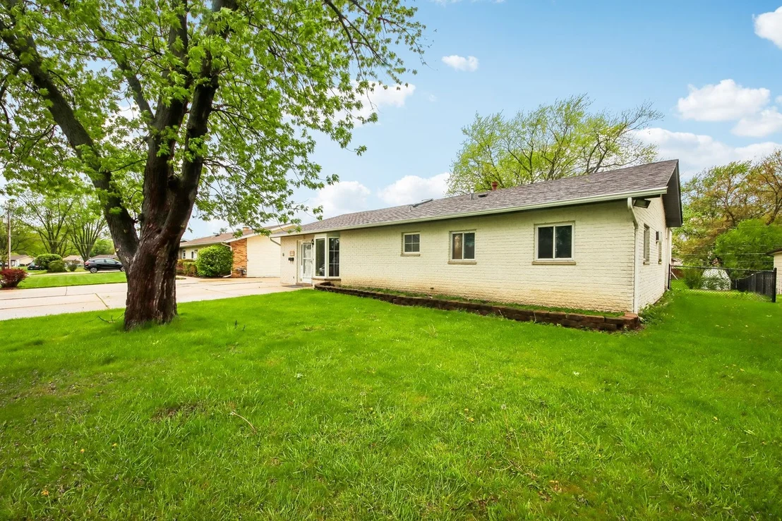 Photo of 670 Lakeview Lane