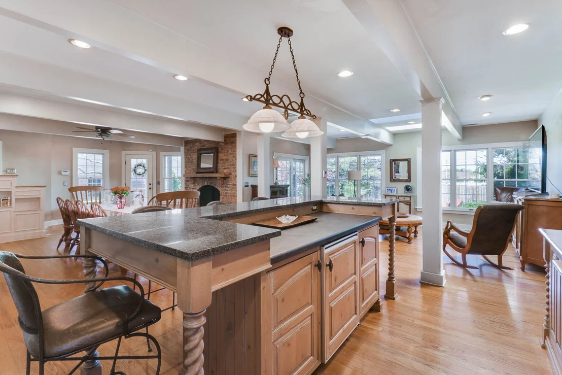 Photo of 1202 Elmwood Road