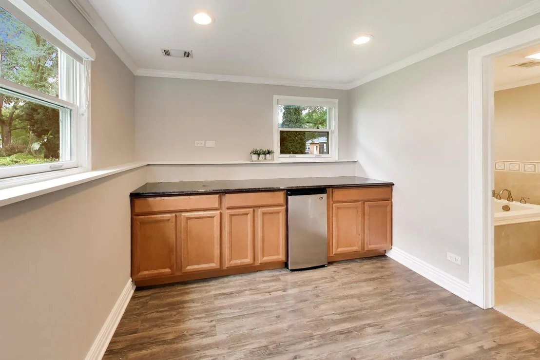 Photo of 955 W Gilbert Road