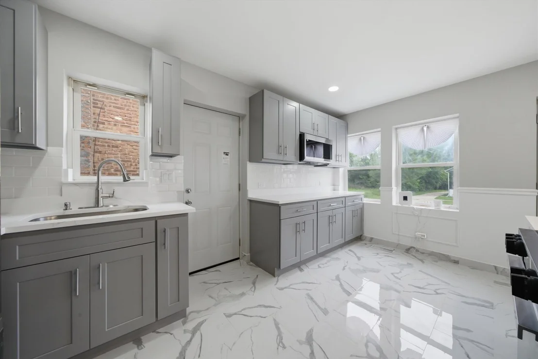 Photo of 433 W 100TH Street