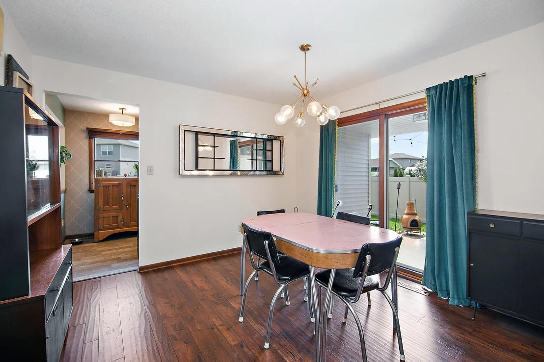 Photo of 434 Meadows Road S